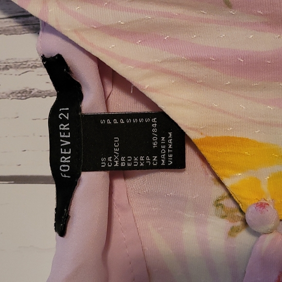 Forever21 button down floral tank top - Picture 2 of 3